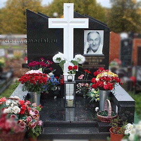 Памятник, цоколь, ограда черный гранит, крест из белого мрамора